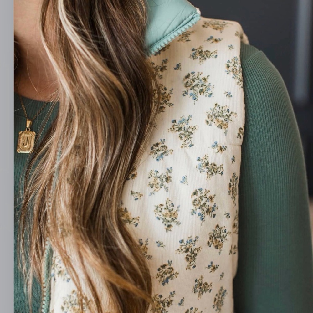 Blu Pepper Cream Quilted Floral Vest with Mint Trim